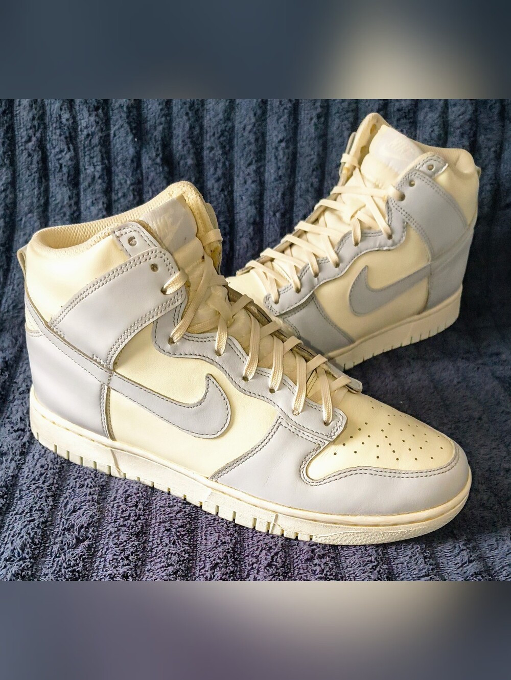 2021*Nike (Wmns) "Dunk High" Colorway: Football Grey....
